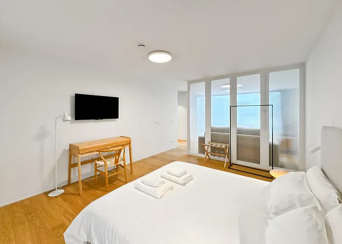 Aparthotel Housingcoruna Rua Do Anxo A Coruna